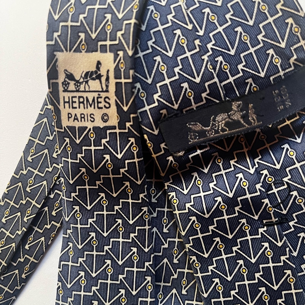 Hermes Navy Blue & Cream Geometric Silk Tie - Picture 3 of 5